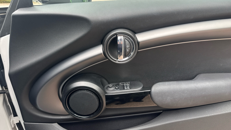 MINI Hatchback 1.5 Cooper Exclusive Premium 3dr Auto Petrol Hatchback